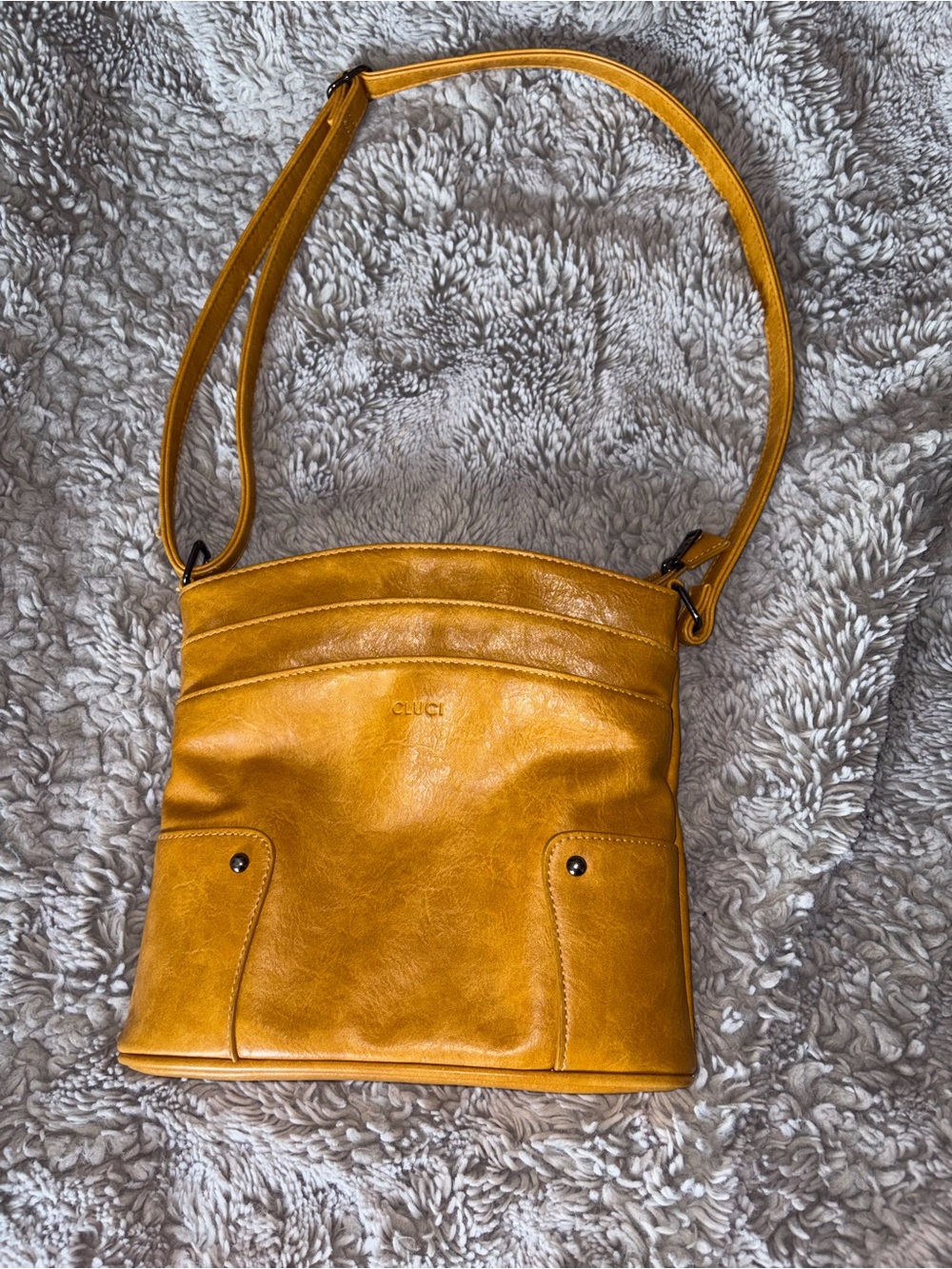 Cluci Leather Crossbody Bag